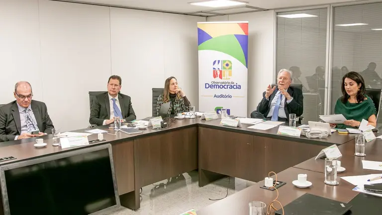 AGU aprova guia contra deepfake e desinformação nas eleições