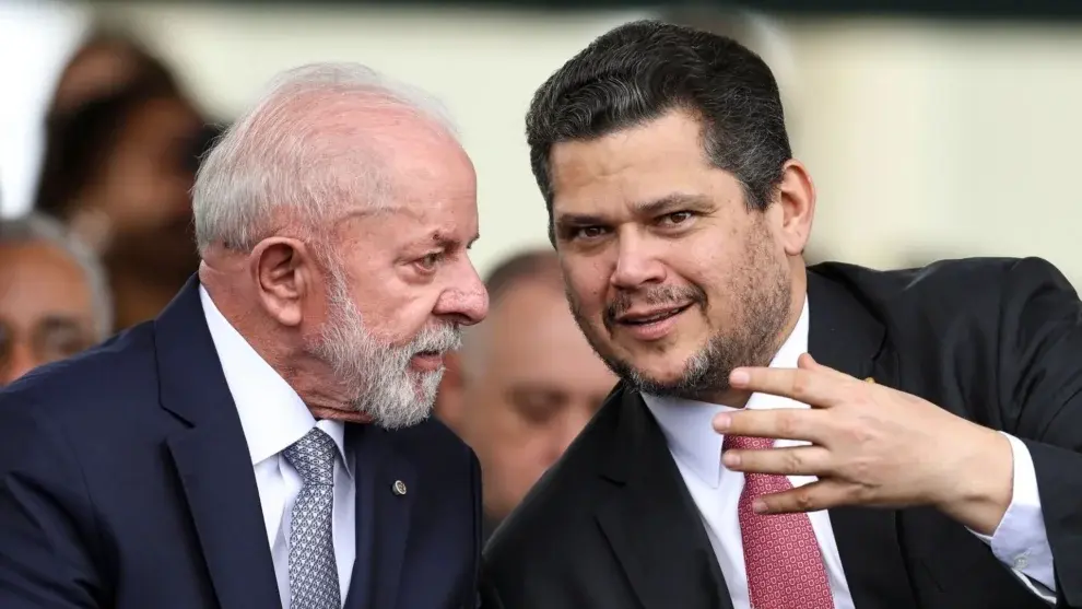 Alcolumbre busca Lula para retomar relação após derrota de Messias