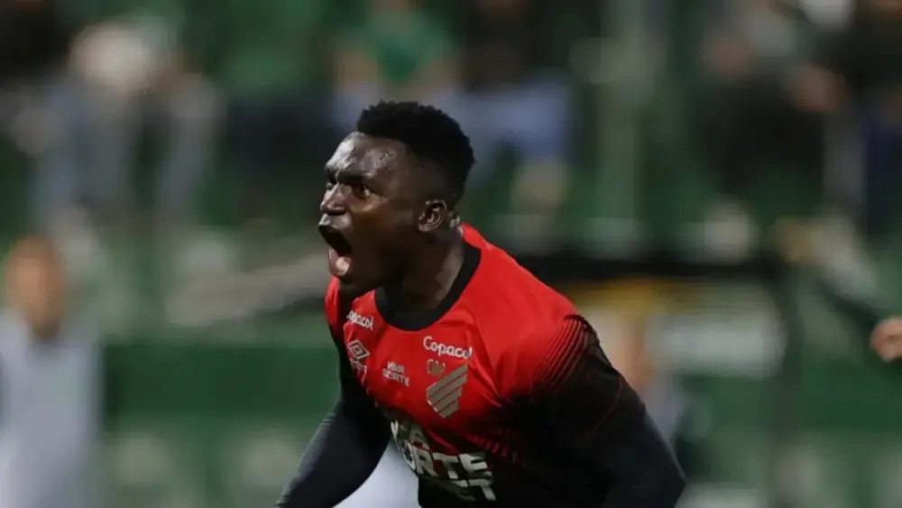 Athletico vence Inter e deixa rival pressionado no Z4
