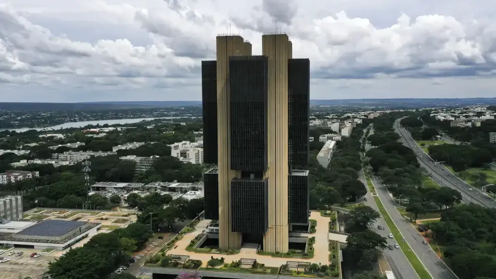 BC multa Banco Genial em R$ 21,6 mi e inabilita CEO
