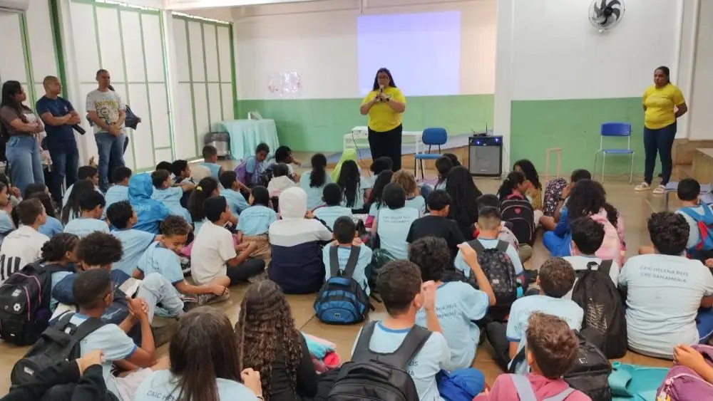 Governo inicia vacinação de 27 milhões em escolas
