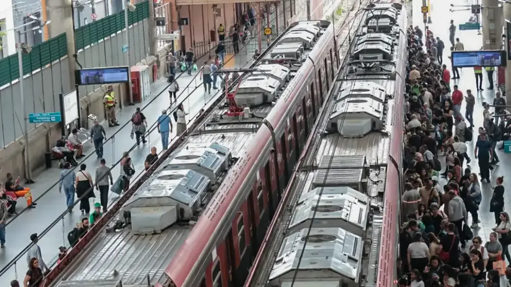 Greve da CPTM paralisa linhas 11, 12 e 13 em SP
