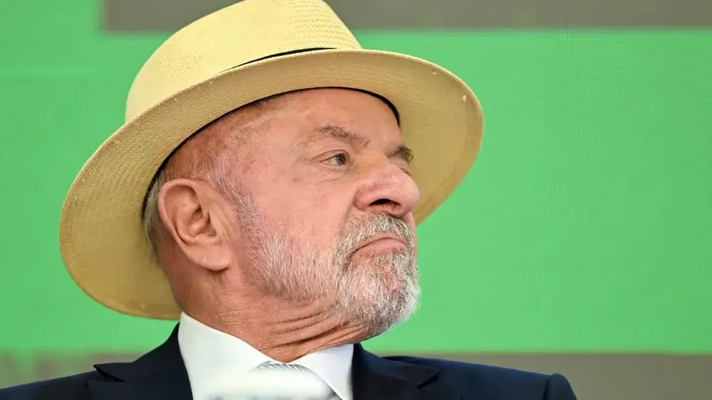 Lula usa chapéu pela 1ª vez em foto de urna; entenda
