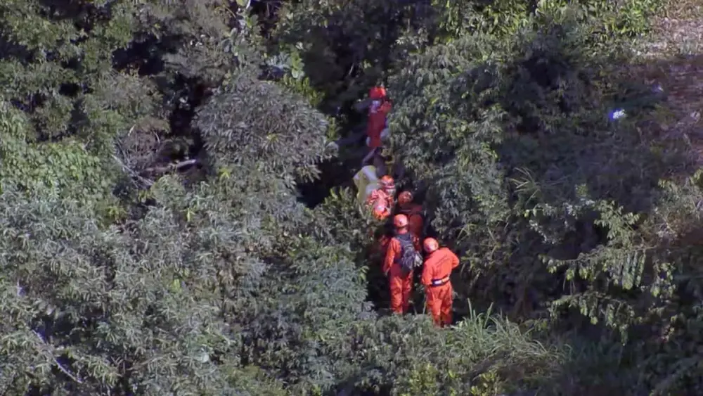 Queda de helicóptero no Rio mata piloto e 3 turistas colombianas
