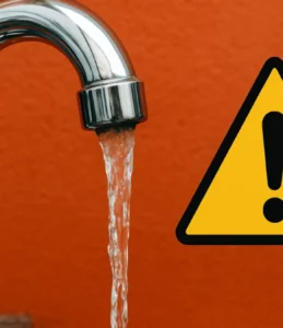 Sonhar com torneira aberta: desperdício, emoções e alerta