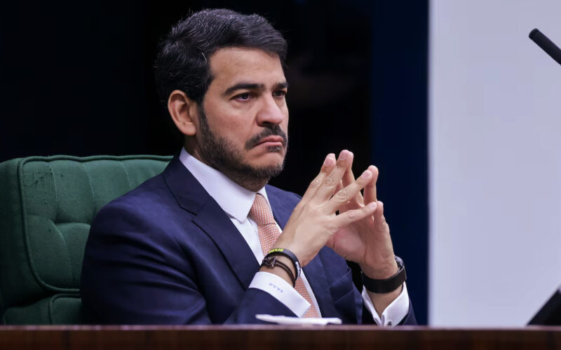 Messias cobra ética no STF e terá placar apertado no Senado