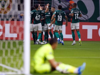 Palmeiras vence Bragantino e segue líder invicto