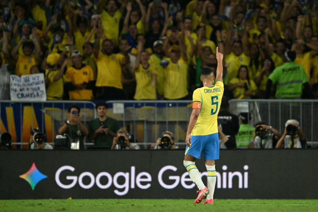 Brasil goleia na despedida, mas deixa alerta antes da Copa