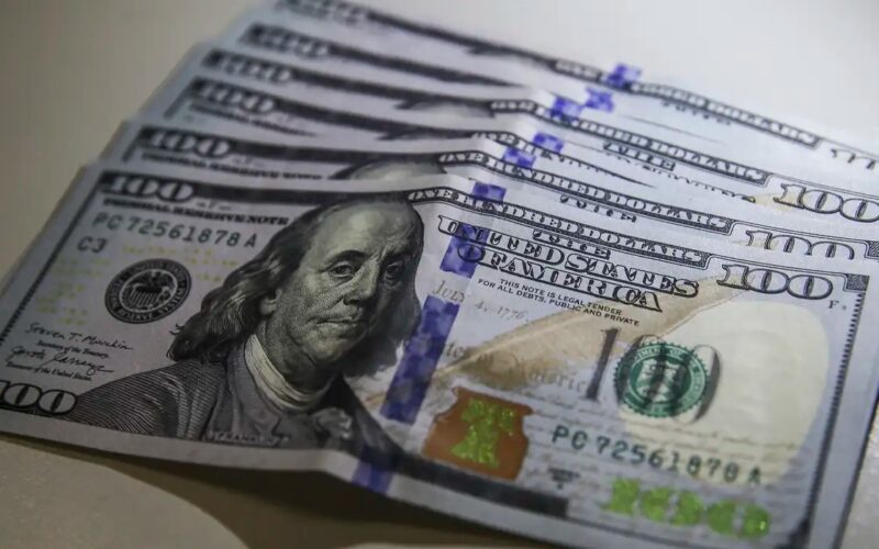 Dólar fecha a R$ 4,95, menor nível em dois anos