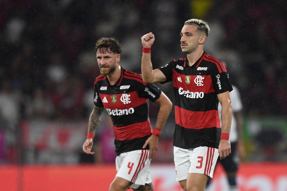 Flamengo empata com Athletico-PR e segue a 4 pontos do líder