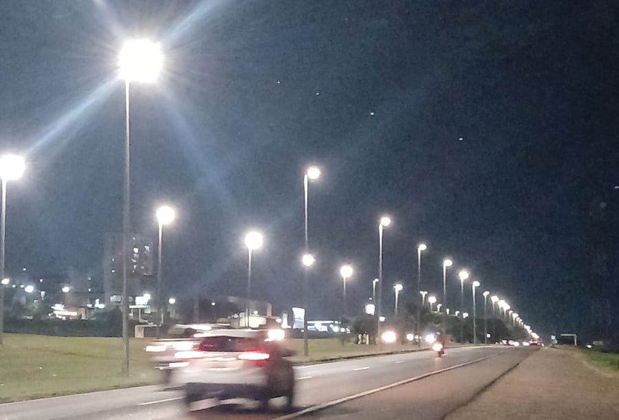 Força-tarefa reforça iluminação pública em Samambaia