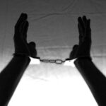 Homem mata o próprio pai de 90 anos a pauladas em Goiás