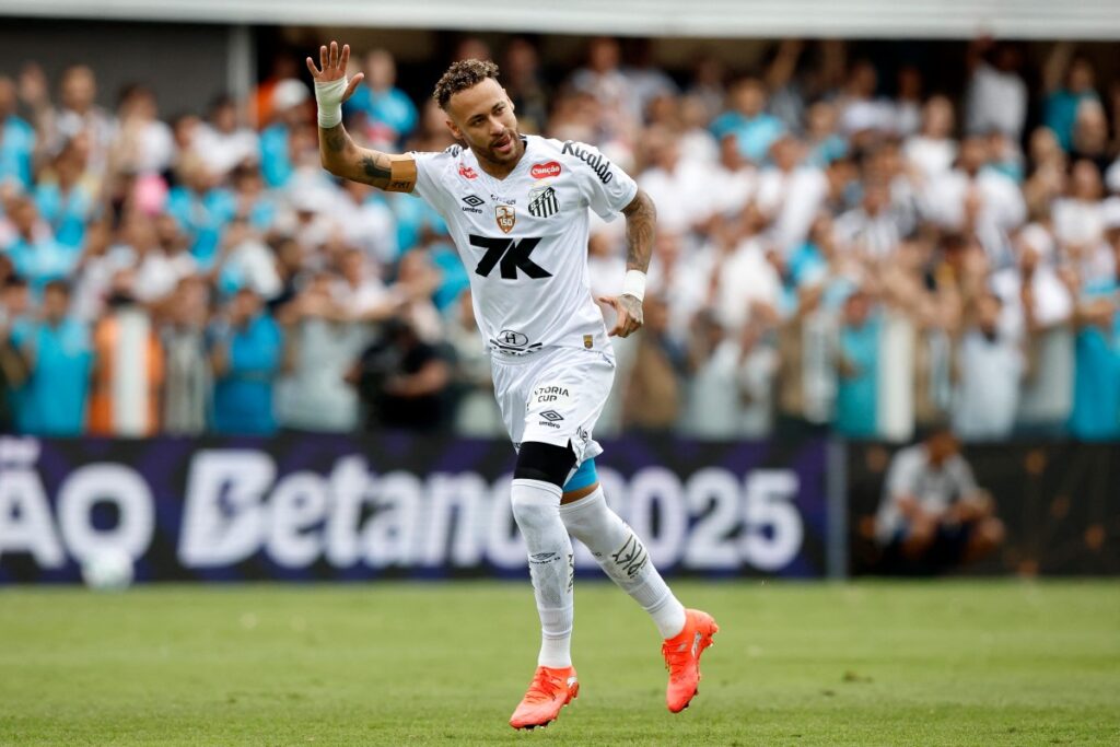 Neymar marca e Santos vence Bragantino em despedida da Vila