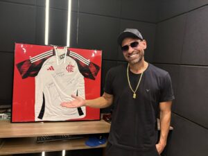 Rifa de camisa do Flamengo autografada para Lar da Bondade