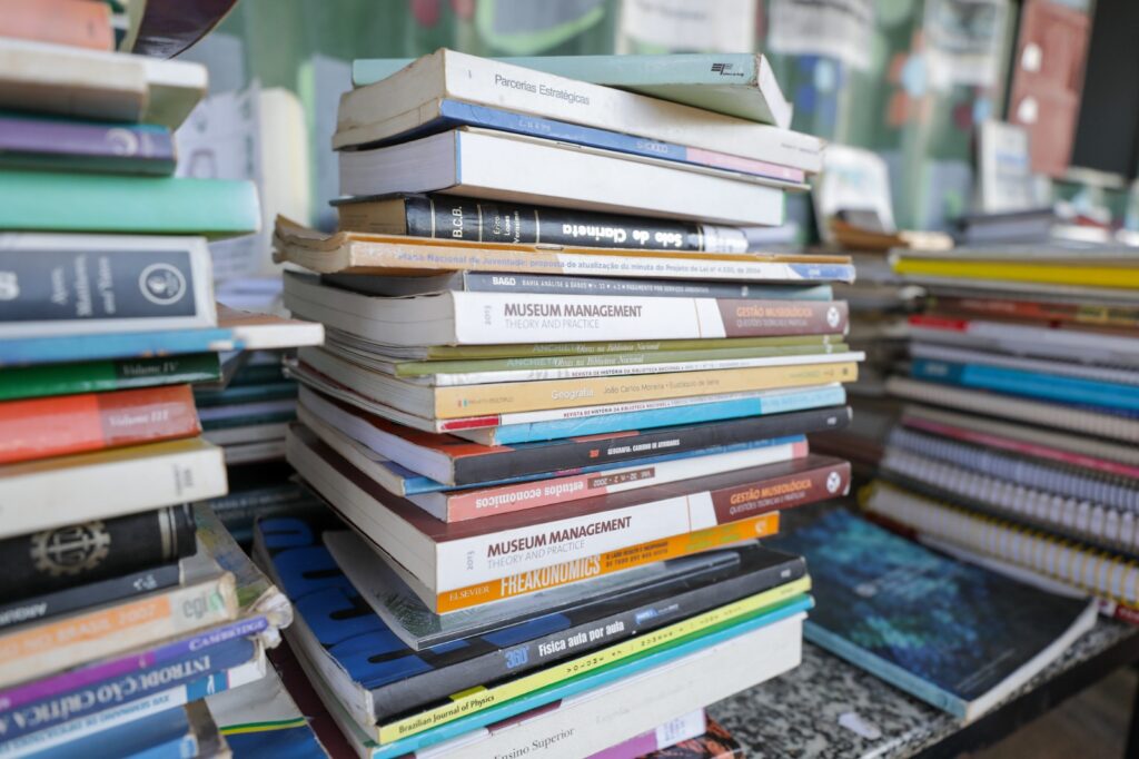Venda de livros no Brasil cresce 6,5% em 2025; obras gerais lideram