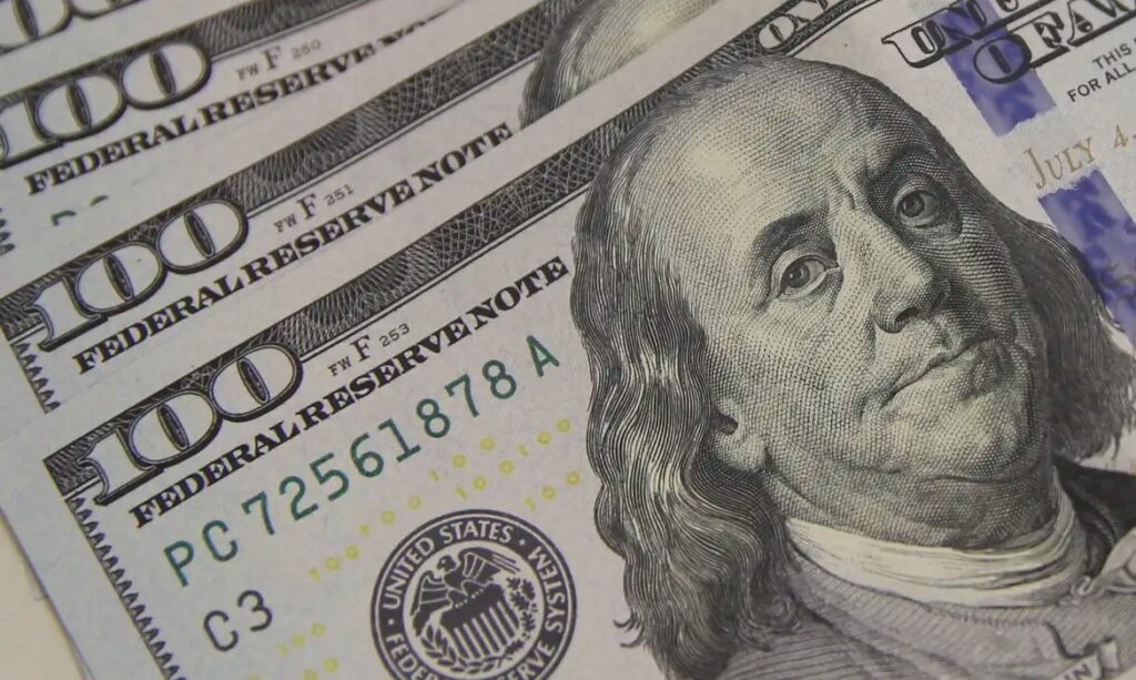 Dólar cai com alta do petróleo apesar de risco geopolítico