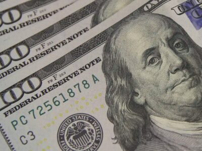 Dólar cai com alta do petróleo apesar de risco geopolítico