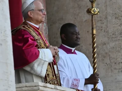 Papa promete mudanças na Igreja após reunião com vítimas de abusos