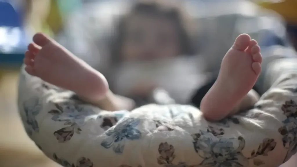 Mãe é condenada por abandonar bebê de 16 dias para ir a bar