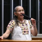 Heloísa Helena encerra mandato com despedida dramática
