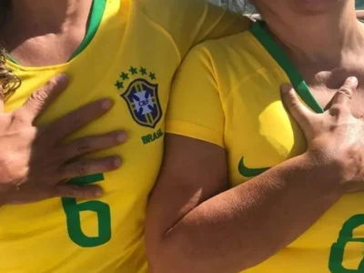 Família com seis dedos torce pelo hexa e inspira ciência