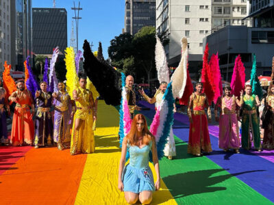 Parada LGBT reforça distância da direita e contrasta com Marcha